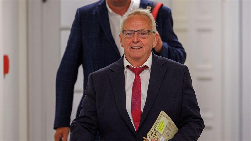 Mecklenburg-Vorpommerns Umweltminister Till Backhaus (SPD) erklärte sich vor dem Agrarausschuss des Landtags.