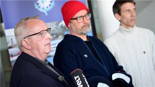 Mecklenburg-Vorpommerns Umweltminister Till Backhaus (SPD, l) will gegen die Anfeindungen im Zweifel vorgehen. (Archivbild)