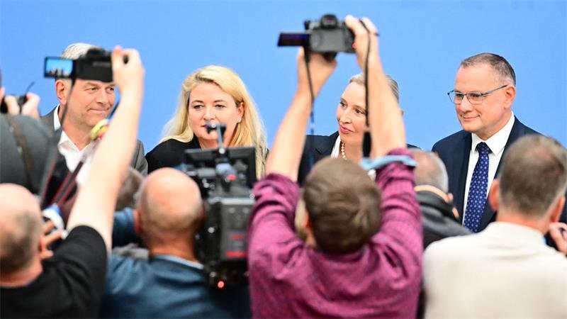 Medienandrang in Berlin: Weidel und Chrupalla mit Holm und Brinker nach den Wahlen vor der Bundespressekonferenz
