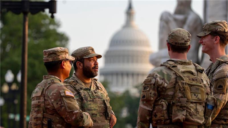Hunderte weitere Nationalgardisten nach Washington geschickt Medienberichten zufolge sollen zusätzliche Einheiten nun auch Waffen bei sich tragen.