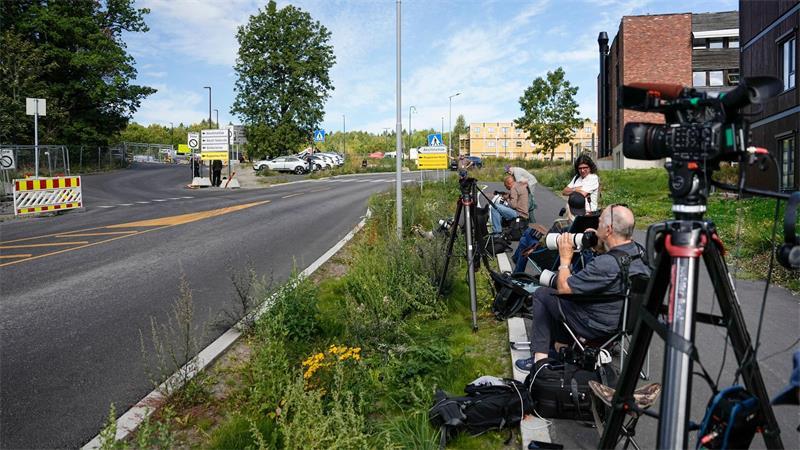 Norwegen bangt um König: Zustand von Harald V. „sehr ernst“ Medienvertreter versammelten sich vor dem Krankenhaus.