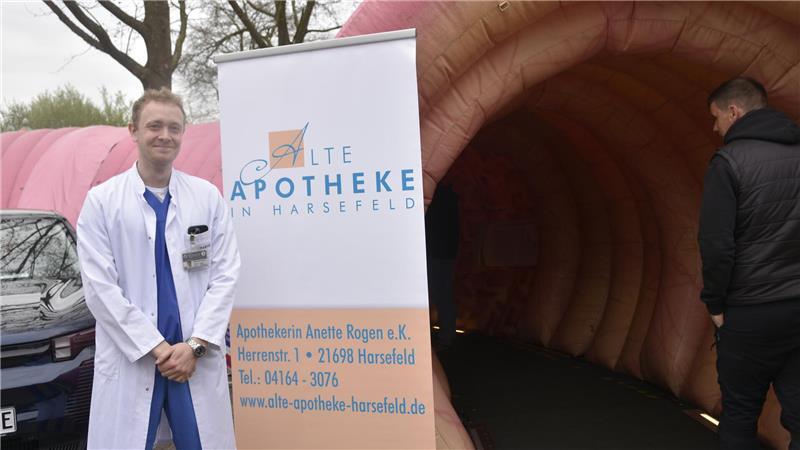 Medizinstudent Julian Evers informiert über Darmgesundheit.