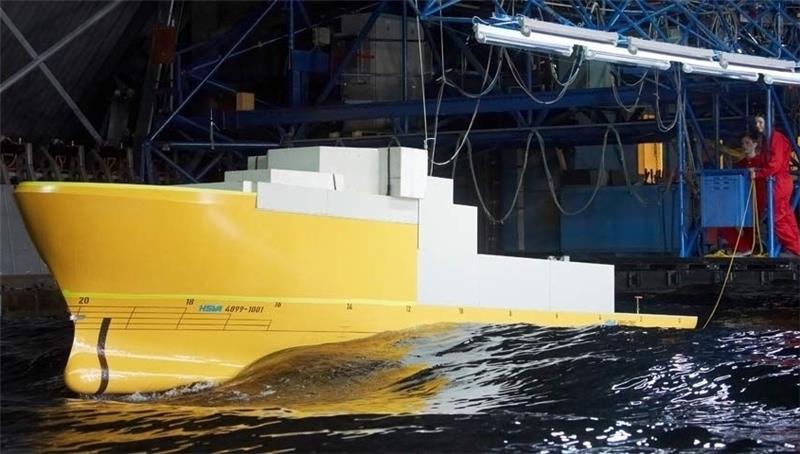 Meeresforschung anschaulich gemacht: Ein Seegangsversuch wird im Schlepptank simuliert. Fotos TUHH