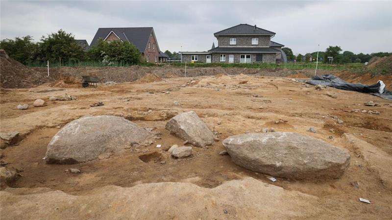 Megalithen in Hattstedt: Von den ehemals mehr als 3000 Großsteingräbern in Schleswig-Holstein ist der größte Teil in den vergangenen Jahrhunderten zerstört worden. (Archivbild)
