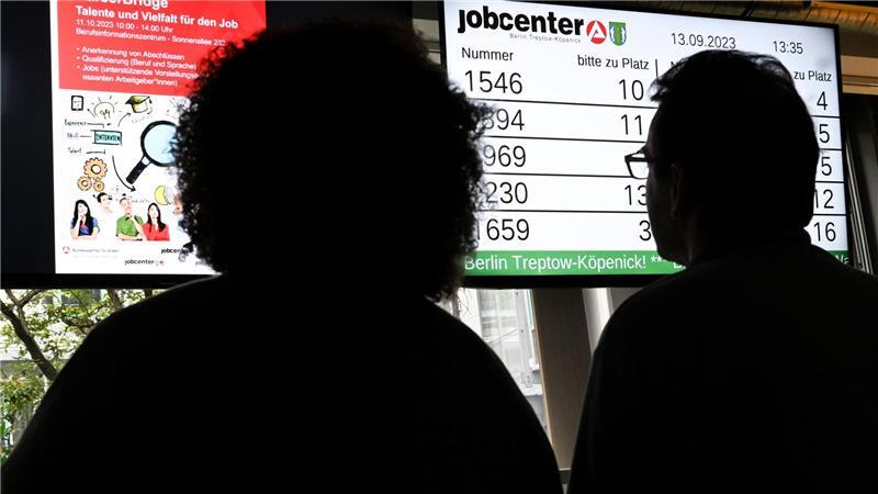 Wo sich das Bürgergeld ändert - Was Ängste auslöst Mehr Druck soll es für Arbeitslose geben, Termine im Jobcenter wahrzunehmen. (Archivfoto)