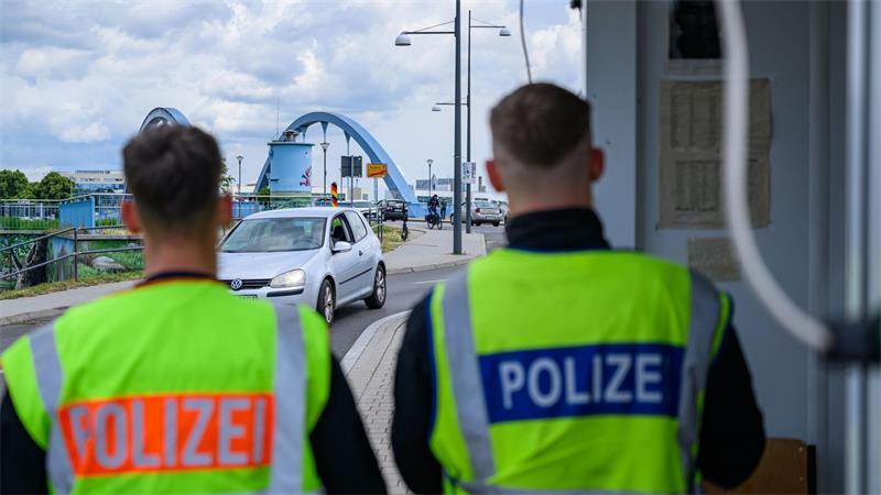 Bundespolizei-Bilanz: Weniger Straftaten - mehr Gewalt Mehr Einsatzstunden fielen für Bundespolizisten wegen Grenzschutzaufgaben an.