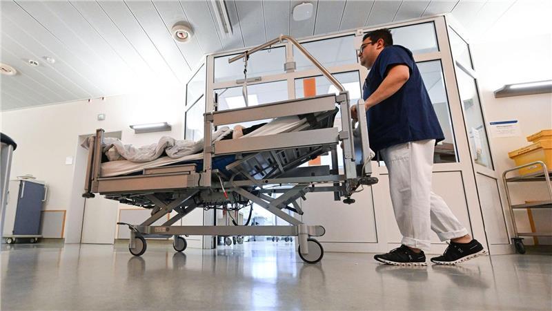 Mehr Geld für Pflege und Gesundheit wird mit breiter Mehrheit befürwortet. (Archivbild)