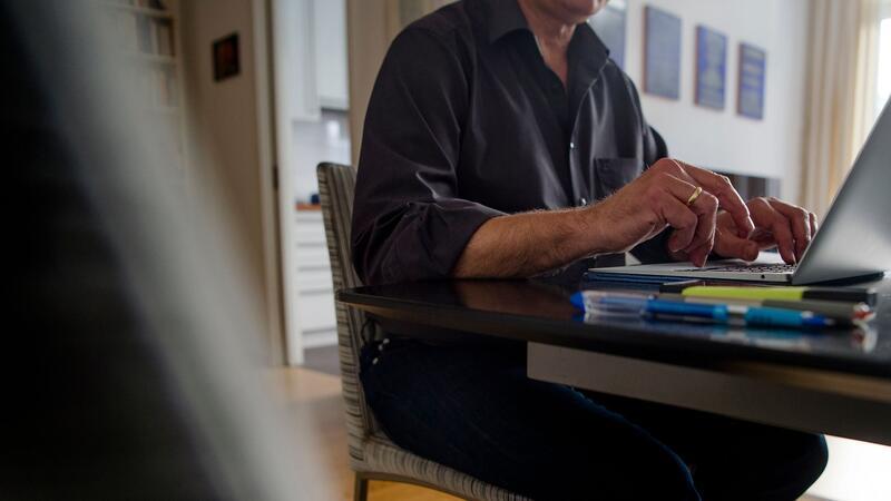 Arbeitgeber lehnen Rechtsanspruch auf Homeoffice ab Mehr Möglichkeiten zur Arbeit im Homeoffice könnten aus Sicht von Wirtschaftsminister Robert Habeck helfen, den Fachkräftemangel zu beheben.