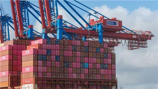 Mehr Umsatz, aber trotzdem kaum Gewinn - die Hamburger Hafen und Logistik AG (HHLA) will deshalb für das vergangene Geschäftsjahr keine Dividende zahlen.