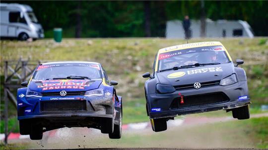 Mehr als 100 Autos aus fünf verschiedenen Klassen gehen im Saisonfinale der RallyX Nordic auf dem Estering an den Start.