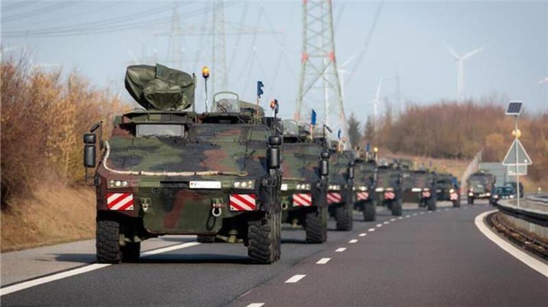 Bundeswehr-Konvois rollen: XXL-Manöver in Niedersachsen gestartet Mehr als 100 Fahrzeuge sind in zeitversetzten Konvois auf den Straßen unterwegs. (Symbolbild)