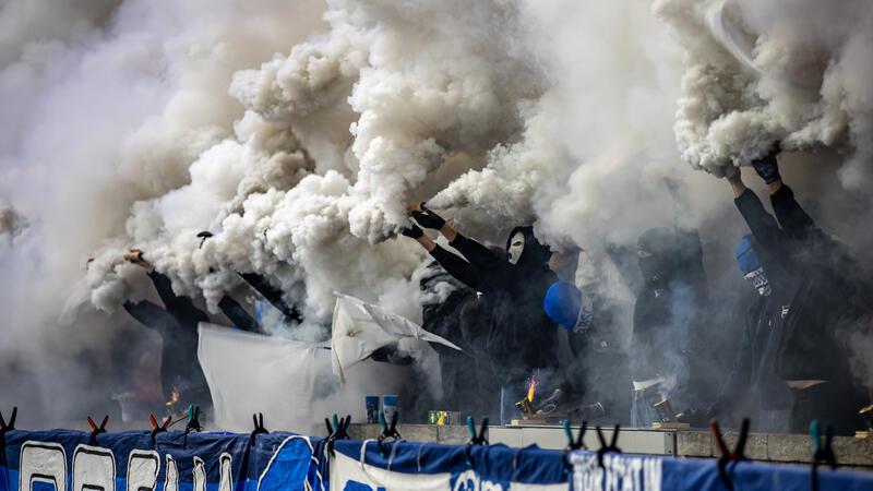 Mehr als 15.000 HSV-Fans reisten mit nach Berlin.