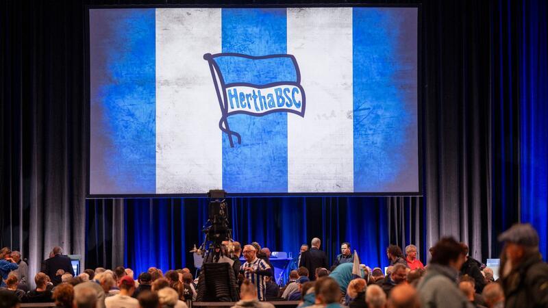 Mehr als 1600 Herthaner nahmen an der Mitgliederversammlung des Vereins teil.