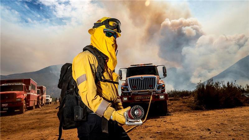 Mehr als 1900 Einsatzkräfte kämpfen gegen die Flammen.