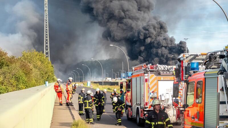 Mehr als 20 Stunden dauerten die Löscharbeiten des Brandes. (Archivbild)