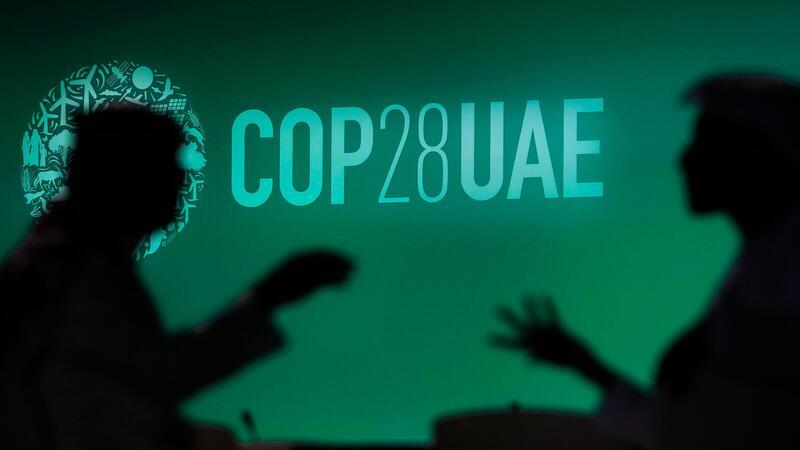 Mehr als 2400 Öl-, Gas- und Kohlelobbyisten auf Klimakonferenz Mehr als 2450 Öl-, Gas- und Kohlelobbyisten nehmen laut einer Analyse an der UN-Klimakonferenz teil.
