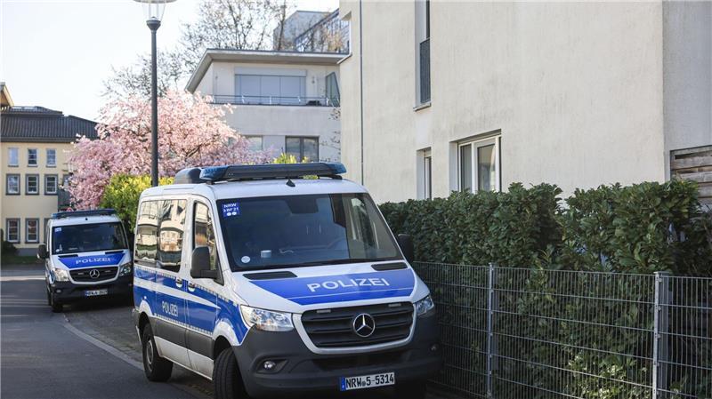 Razzia gegen Drogenkriminalität - Polizist angeschossen Mehr als 30 Wohn- und Gewerbeobjekte haben Einsatzkräfte im Kampf gegen organisierte Kriminalität in mehreren europäischen Ländern durchsucht.