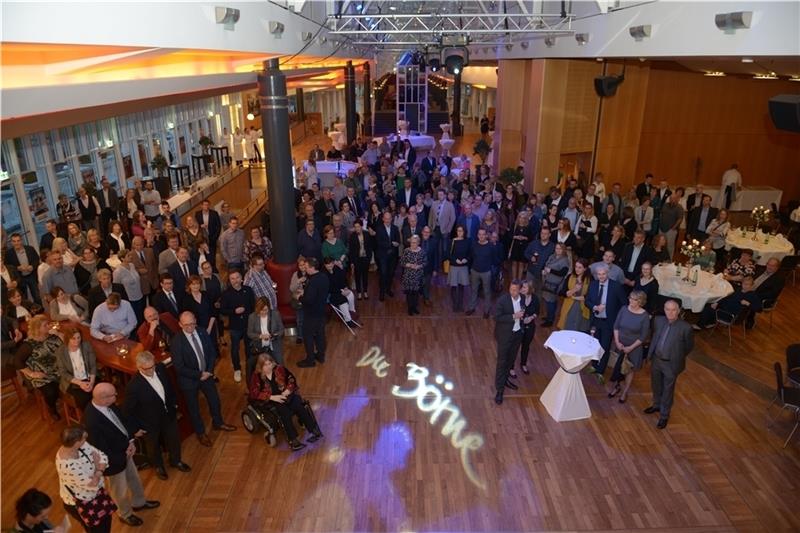 Mehr als 300 Gäste feierten im Stadeum das 40-jährige Bestehen der Börne, darunter auch der Landrat und der Bürgermeister. Fotos: Elsen/ Strüning
