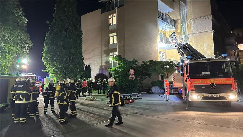 Mehr als 300 Mitarbeiter von Feuerwehr, Polizei und Hilfsorganisationen waren am Brandort im Einsatz. (Archivbild)