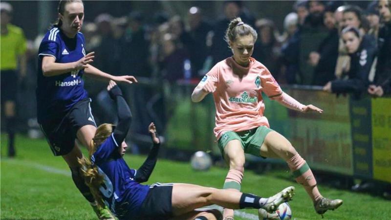 HSV und Werder Bremen: Frauenteams testen in Stader Nachbarkreis Mehr als 350 Zuschauer sahen das Spiel der beiden Frauenmannschaften. Foto: Hansepixx