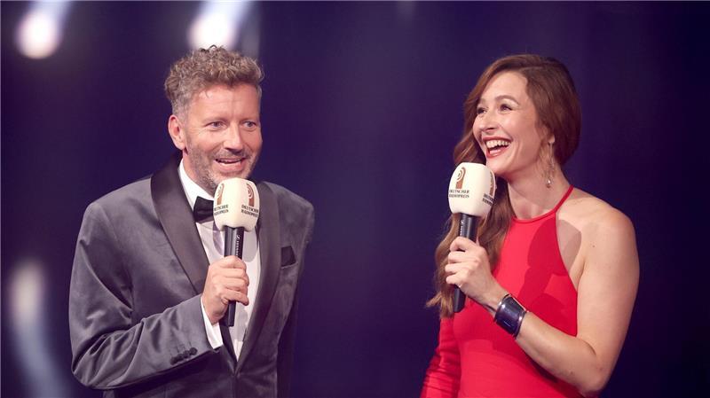 Mehr als 400 Bewerbungen gab es, zehn haben gewonnen: In Hamburg ist der Deutsche Radiopreis verliehen worden. 