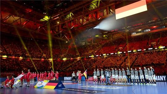 Mehr als 53.000 Zuschauer sorgten in Düsseldorf für einen Weltrekord bei einem Hallen-Handballspiel.