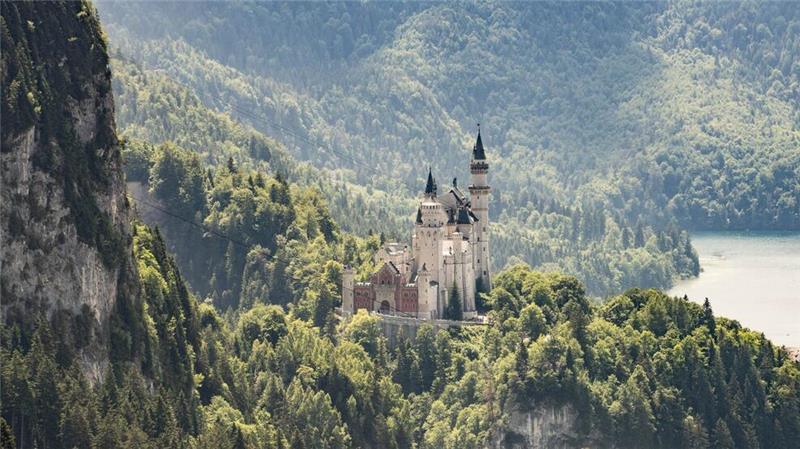 Über eine Million besuchten Neuschwanstein Mehr als eine Million Menschen besuchten 2024 das Schloss Neuschwanstein in Schwangau. (Archivbild)