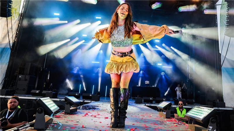 Mehr als eine Million Menschen folgen Vanessa Mai auf Instagram. Kein Wunder, immerhin zählt sie neben Helene Fischer und Andrea Berg zu den beliebtesten Schlagersängerinnen des Landes. Am Sonnabend, 6. September, singt sie beim Elbstrand-Festival in Otterndorf.