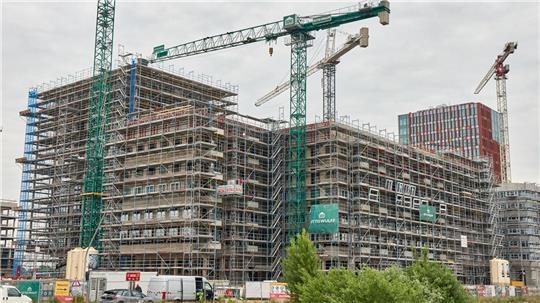 Mehr sanieren, weniger neu bauen - dazu sind derzeit viele Wohnungsgesellschaften gezwungen. (Archivbild)