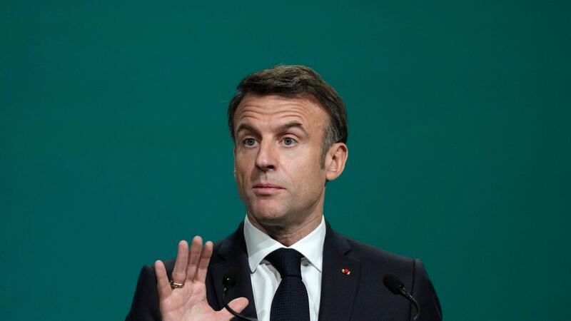 Macron verteidigt umstrittenes Einwanderungsgesetz Mehrere Abgeordnete aus dem linken Flügel des Lagers von Präsident Emmanuel Macron hatten bereits vor dem Votum angekündigt, gegen den Text zu stimmen.