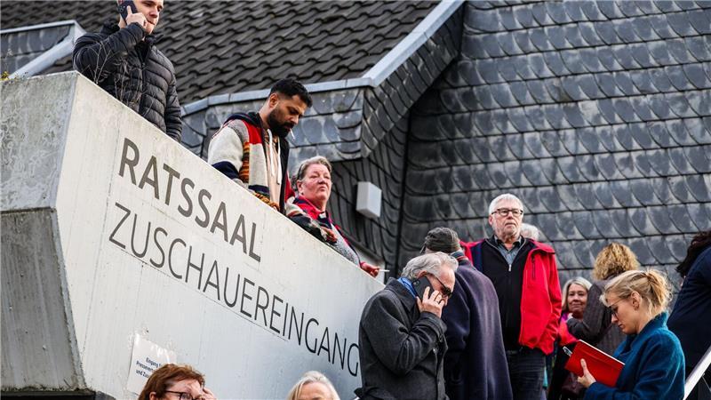 Mehrere Bürgerinnen und Bürger verfolgten die Vereidigung 