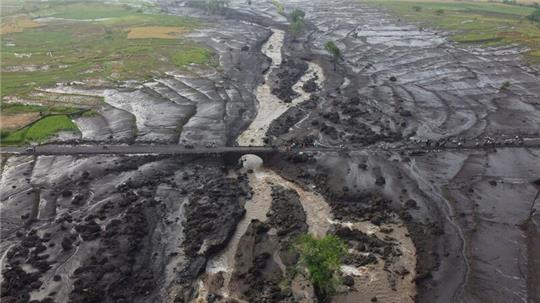 Mehrere Distrikte in der Provinz West-Sumatra sind von dem Unwetter betroffen.