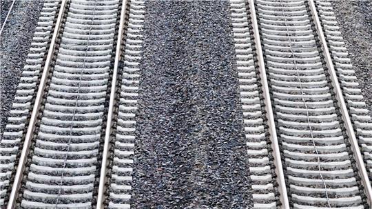 Mehrere Initiativen fordern einen Neubau der Bahnstrecke Hannover–Hamburg. (Symbolbild)