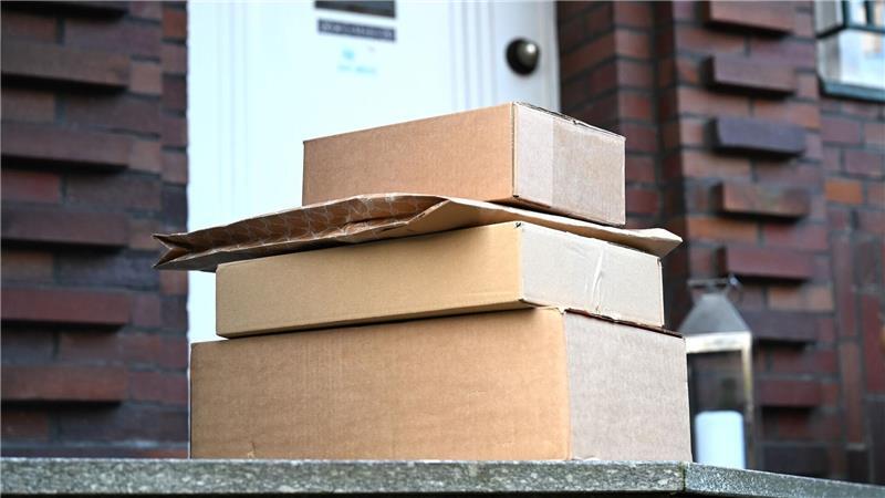 Behörde registriert so viel Frust über die Post wie noch nie Mehrere Milliarden solcher Sendungen werden in Deutschland jedes Jahr zugestellt, bei manchen geht etwas schief. (Archivbild)