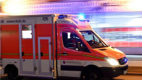 Mehrere Rettungswagen und zwei Hubschrauber waren im Einsatz. (Symbolbild) 