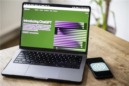 Mehrere Schüler könnten bei den bereits vom 19. April bis zum 5. Mai terminierten schriftlichen Abiprüfungen mit Künstlicher Intelligenz geschummelt haben. Foto: dpa (Symbolbild)