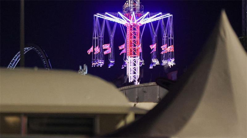 Schaustellerbund betont Sicherheit von Fahrgeschäften Mehrere Stunden saßen die Fahrgäste eines Kettenkarussells in großer Höhe fest.