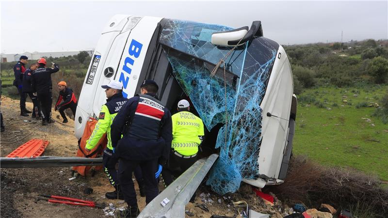 Mehrere Tote gab es bei einem Unfall mit einem Reisebus im Süden der Türkei.