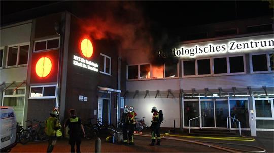 Mehrere Wohnungen sind nach dem Brand unbewohnbar.