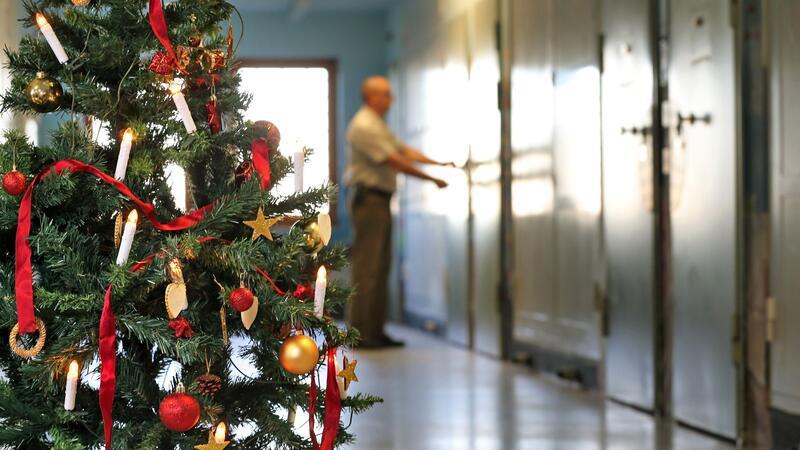 Mehrere hundert Häftlinge in Deutschland werden vor Weihnachten vorzeitig aus der Haft entlassen.