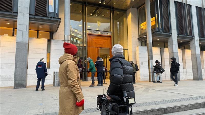 Mehrere hundert Journalisten verfolgen den Prozess am Gericht in Oslo.