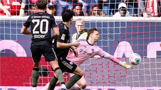 Mehrfach im Blickpunkt: Bayern-Keeper Manuel Neuer.