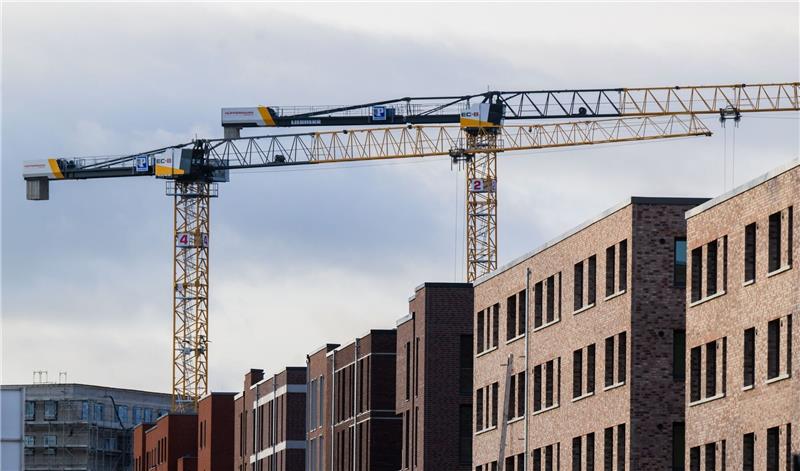 Volksinitiative „Hamburg Enteignet“ übergibt 18.000 Unterschriften Mehrfamilienhäuser mit tausenden Wohnungen in Hannover: Die Preise für Wohnimmobilien in Deutschland fallen, das Kaufinteresse ist aber gering.
