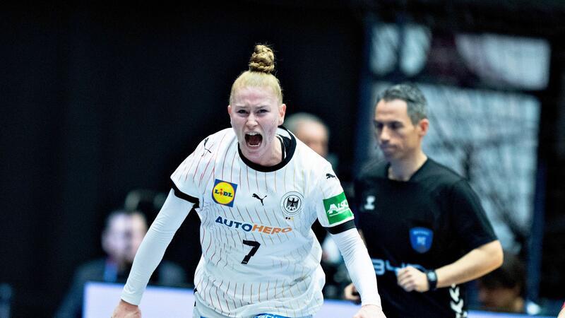Handballerinnen stehen im Viertelfinale: „Großes geschafft“ Meike Schmelzer jubelt während des Spiels gegen Serbien.