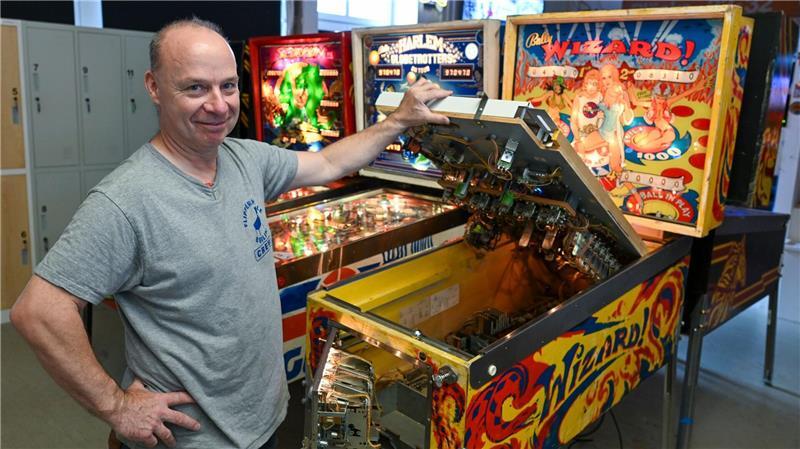 Das Comeback der Flipper-Automaten Meißner zeigt das Innenleben eines Flippers.
