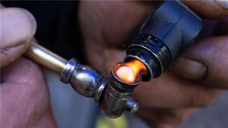 Meistens wird Crack in einer Pfeife geraucht, in seltenen Fällen wird es gespritzt. (Archivbild)