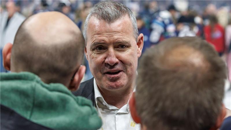 Meistertrainer Serge Aubin wird nach dem Erfolg mit Lob überschüttet. 