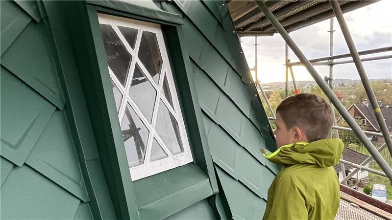Meisterwerk: Lasse blickt auf ein neues Fenster.