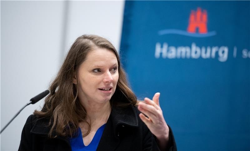 Hamburgs Gesundheitssenatorin verteidigt kostenpflichtige Tests Melanie Leonhard (SPD), Senatorin für Arbeit, Gesundheit, Soziales, Familie und Integration von Hamburg, bittet Impfwillige um Geduld. Foto: Daniel Reinhardt/dpa