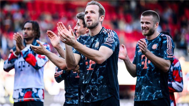 Meldeten sich nach dem Champions-League-Aus eindrucksvoll zurück: Harry Kane (M.) und die Bayern.